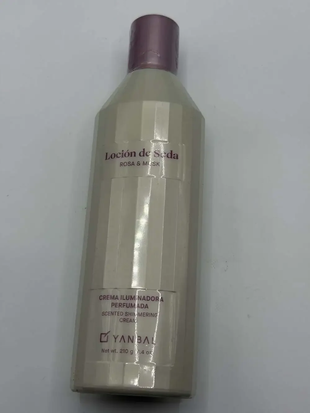 Yanbal Loción de Seda Rosa & Musk Size 210 g 7.4 oz Scented Shimmering Cream